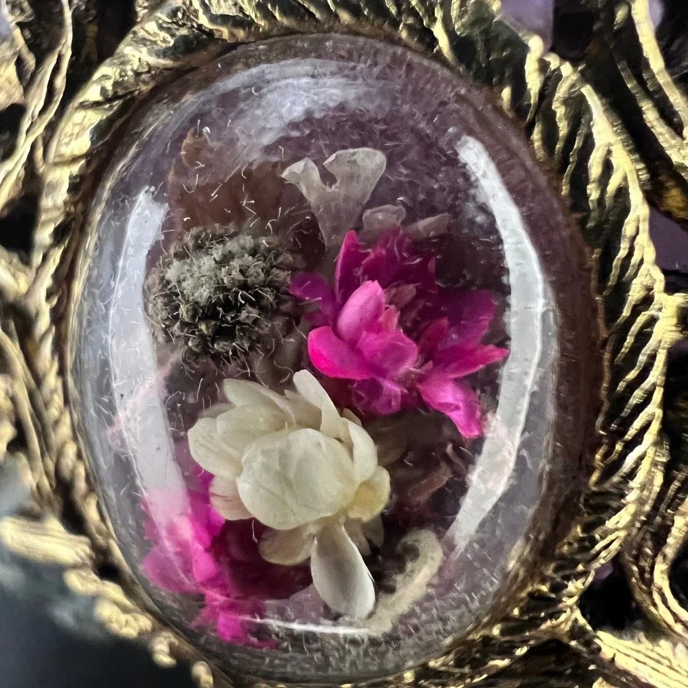 Vtg‎ Dried Flower Pendant Handmade Signed Lucite Dome Gold Tone Victorian Gothic